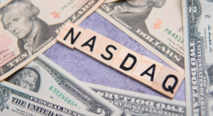 Acciones estadounidenses retroceden ante temores crediticios y falta de claridad en política económica